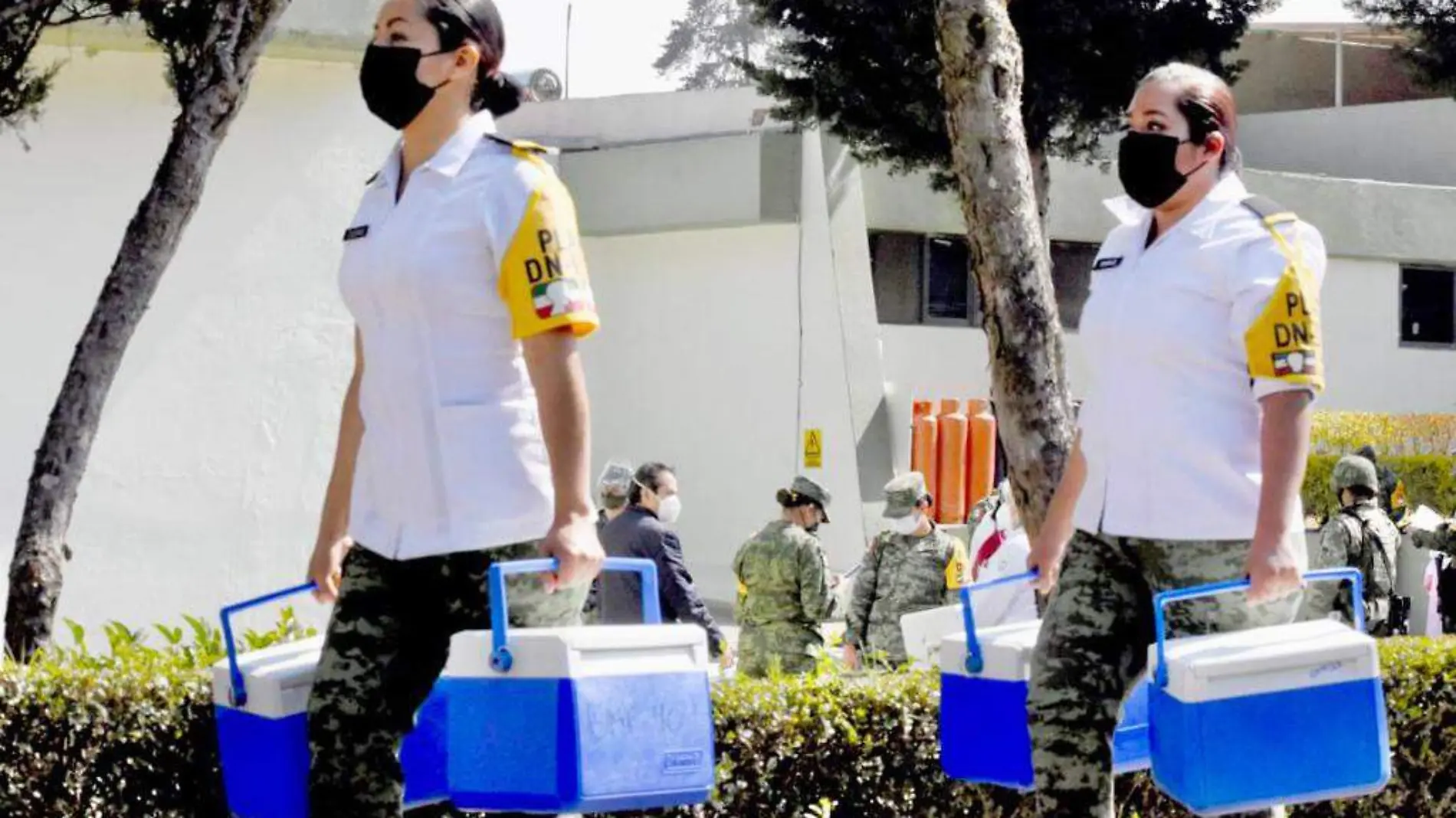 AYER INICIO LA VACUNACION A PERSONAL MEDICO DE HOSPITALES PRIVADOS, FOTO.- PRESIDENCIA (11)